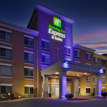 Holiday Inn Express & Suites Milwaukee Nw - Park Place By Ihg Екстер'єр фото