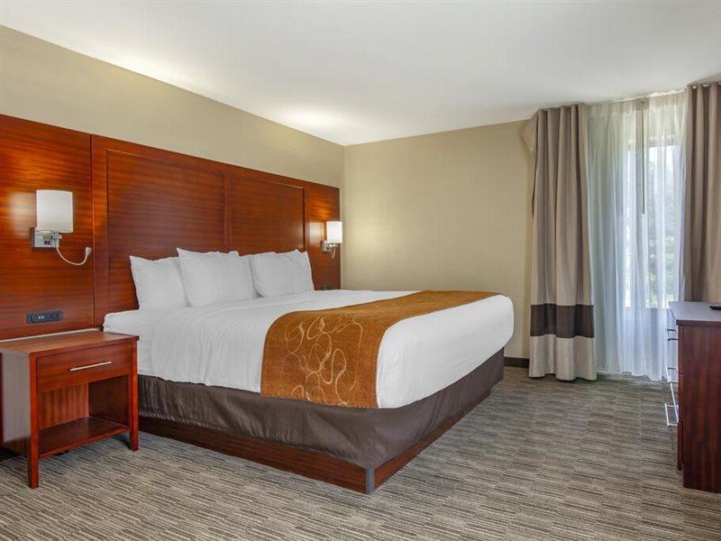 Holiday Inn Express & Suites Milwaukee Nw - Park Place By Ihg Екстер'єр фото