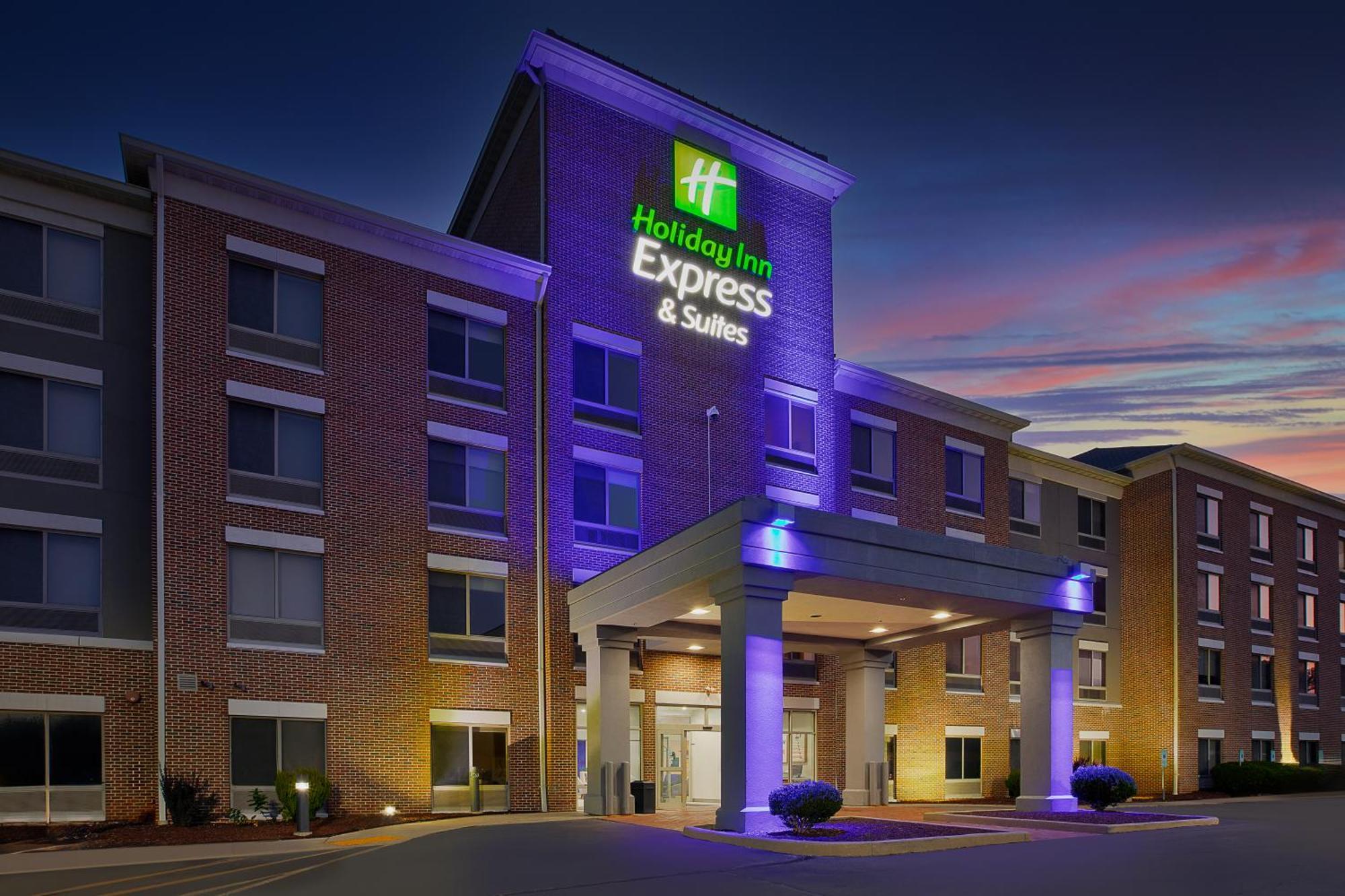 Holiday Inn Express & Suites Milwaukee Nw - Park Place By Ihg Екстер'єр фото
