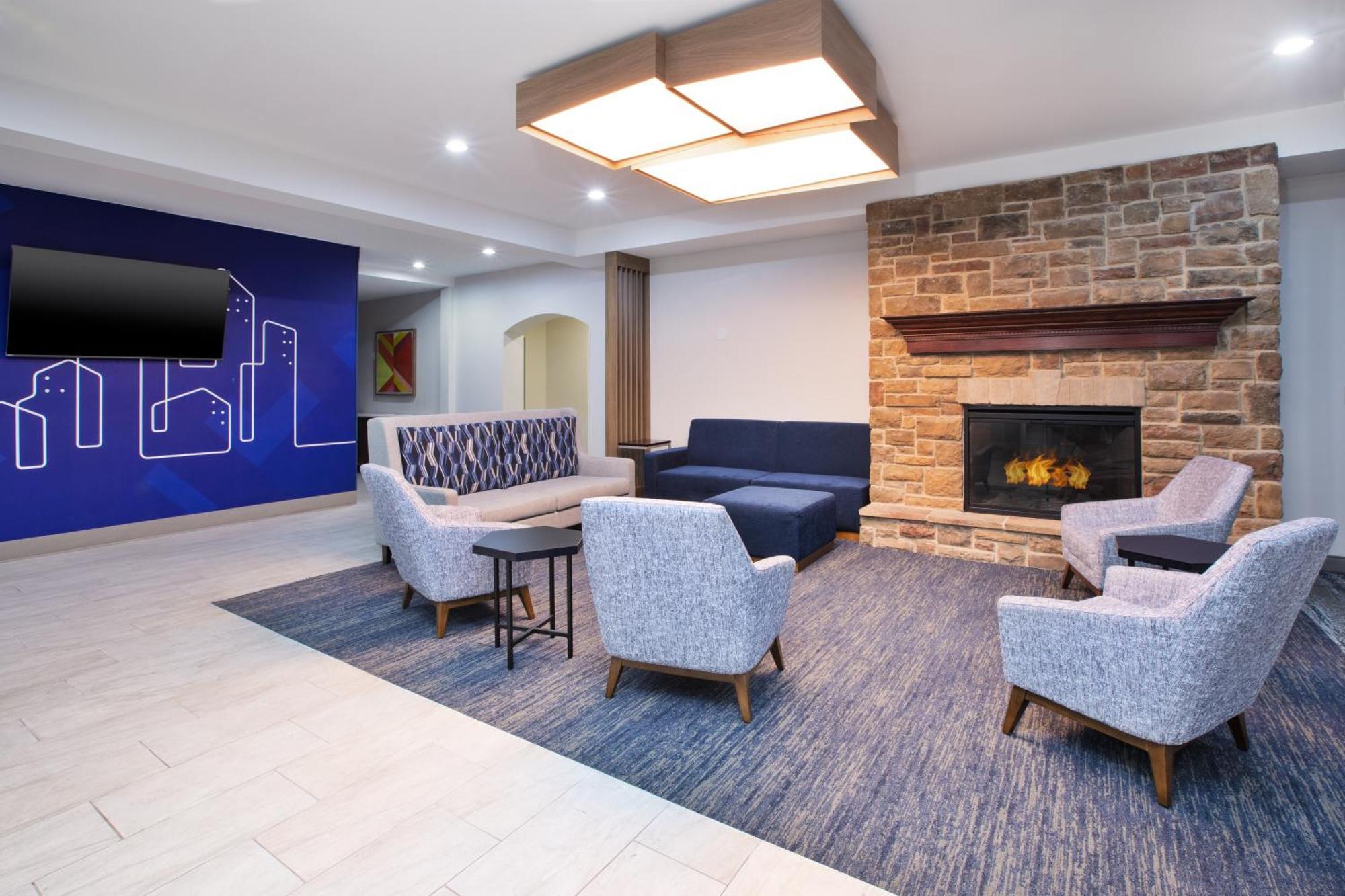 Holiday Inn Express & Suites Milwaukee Nw - Park Place By Ihg Екстер'єр фото