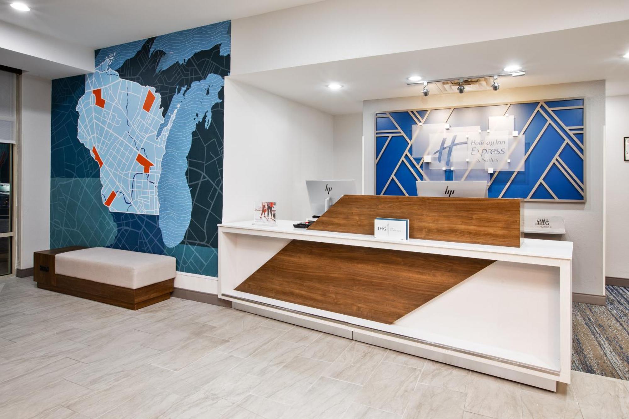 Holiday Inn Express & Suites Milwaukee Nw - Park Place By Ihg Екстер'єр фото