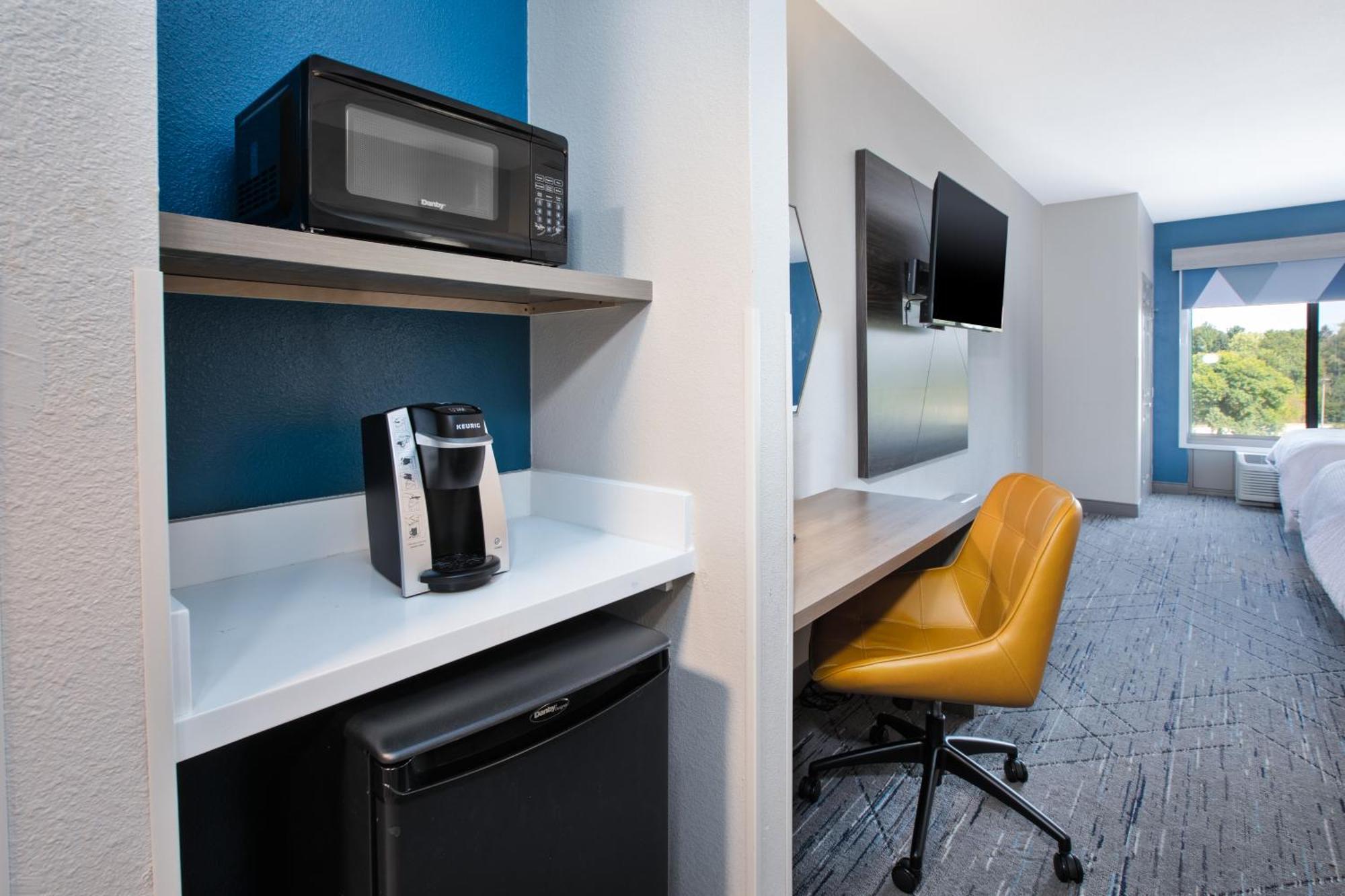 Holiday Inn Express & Suites Milwaukee Nw - Park Place By Ihg Екстер'єр фото