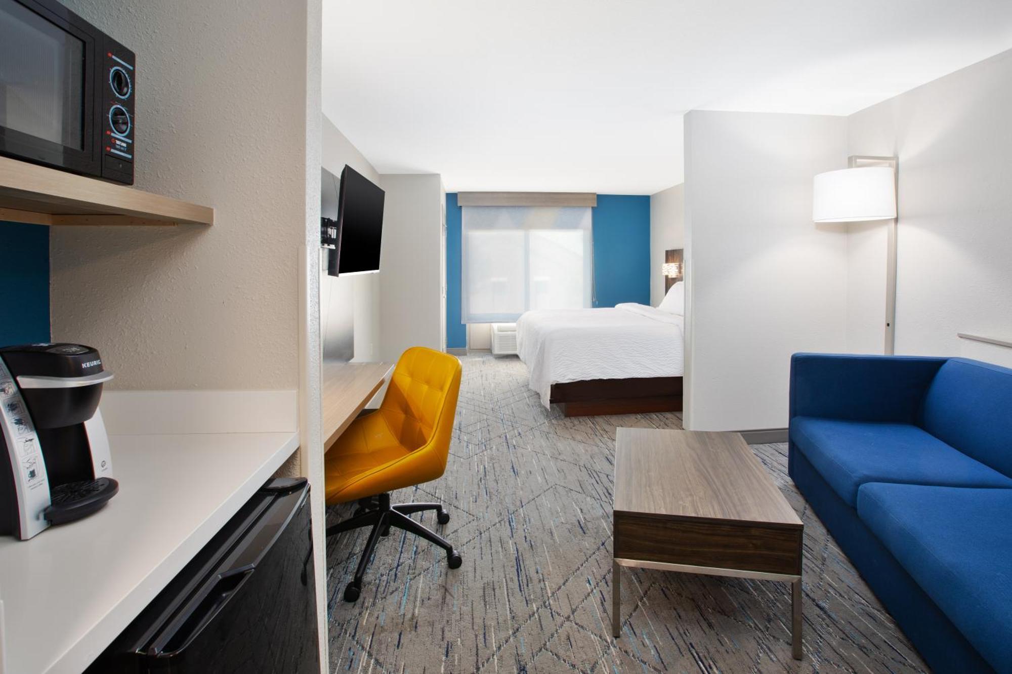 Holiday Inn Express & Suites Milwaukee Nw - Park Place By Ihg Екстер'єр фото