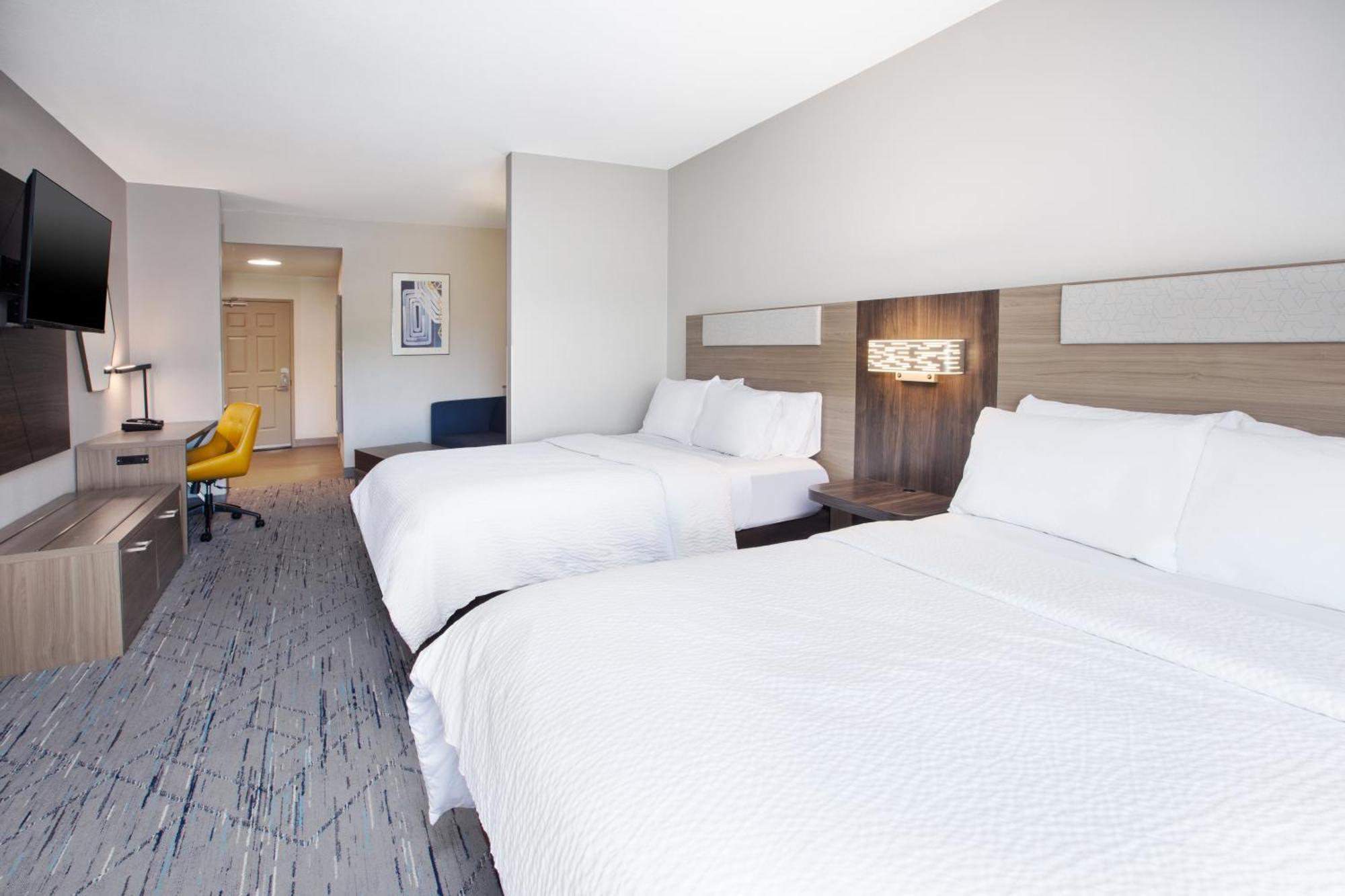 Holiday Inn Express & Suites Milwaukee Nw - Park Place By Ihg Екстер'єр фото
